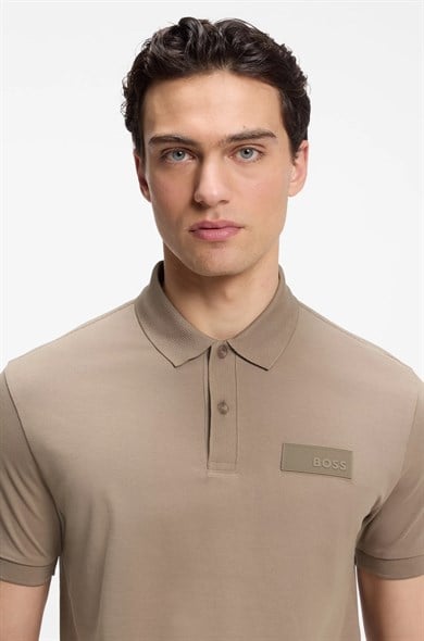 BOSS Erkek Normal Kesim Logo Etiketli Nefes Alabilen Pamuklu Pike Kumaş Kısa Kollu Bej Polo Yaka T-Shirt 50565163-334