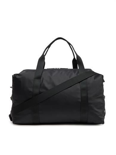 Calvin Klein Erkek Ayarlanabilir Askılı Fermuar Bölmeli Geniş İç Hacimli Siyah Spor Çanta LV04D3043G-UB1