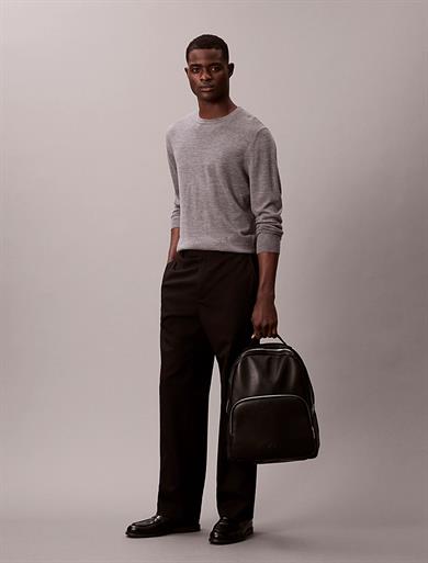 Calvin Klein Erkek Ayarlanabilir Askılı Fermuarlı Ön Bölmeli Siyah Sırt Çantası LV04D3282G-UB1