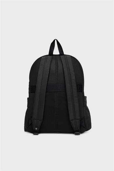 Calvin Klein Erkek Ayarlanabilir Askılı Fermuarlı Ön Cepli Logolu Siyah Sırt Çantası LV04D3114G-UB1