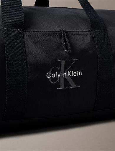 Calvin Klein Erkek Çıkarılabilir Uzun Askılı Fermuarlı CK Logolu Siyah Omuz Çantası LV04D3115G-UB1