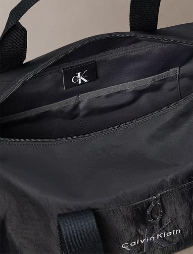 Calvin Klein Erkek Çıkarılabilir Uzun Askılı Fermuarlı CK Logolu Siyah Omuz Çantası LV04D3115G-UB1