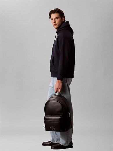 Calvin Klein Erkek Deri Ön Bölme Bölümlü Ayarlanabilir Sırt Askı Siyah Sırt Çantası LV04D3417G-UB1