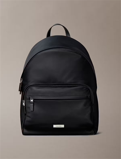 Calvin Klein Erkek Fermuar Kapama Küçük Bölme CK Yazı Desen Deri Metal Logo Siyah Sırt Çantası LV04D3143G-UB1