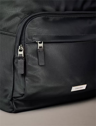Calvin Klein Erkek Fermuar Kapama Küçük Bölme CK Yazı Desen Deri Metal Logo Siyah Sırt Çantası LV04D3143G-UB1