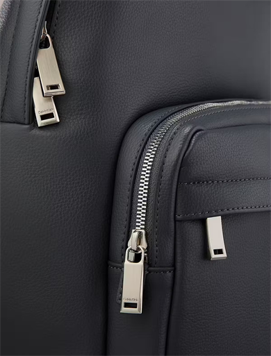 Calvin Klein Erkek Fermuar Kapama Küçük Bölme CK Yazı Desen Deri Metal Logo Gri Sırt Çantası LV04D3155G-PCX