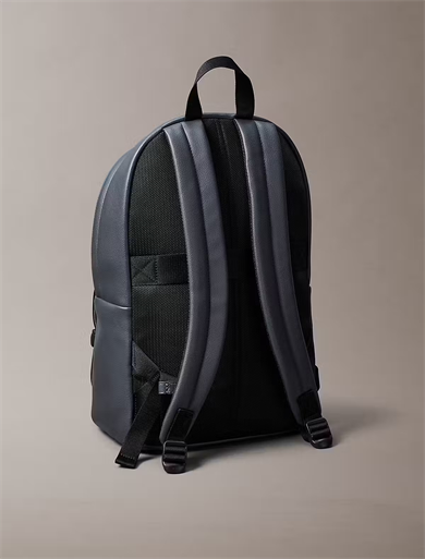Calvin Klein Erkek Fermuar Kapama Küçük Bölme CK Yazı Desen Deri Metal Logo Gri Sırt Çantası LV04D3155G-PCX