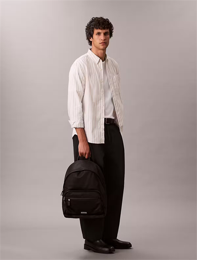 Calvin Klein Erkek Fermuar Kapama Küçük Bölme CK Yazı Desen Deri Metal Logo Siyah Sırt Çantası LV04D3143G-UB1
