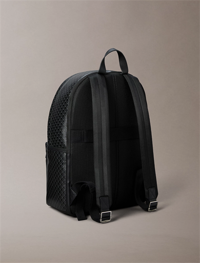 Calvin Klein Erkek Fermuar Kapama Küçük Bölme CK Yazı Desen Deri Metal Logo Siyah Sırt Çantası LV04D3313G-UB1