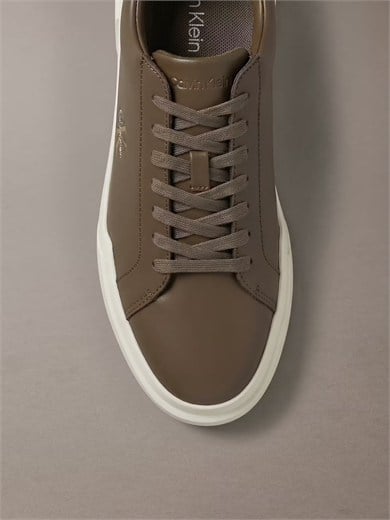 Calvin Klein Erkek Hakiki Deri Kalın ve Hafif Tabanlı Desenli Süet Detaylı Logolu Kahverengi Sneaker HM0HM02298-0HQ
