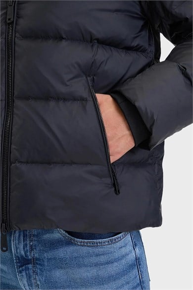Calvin Klein Erkek Kapitoneli Regular Fit Kapüşonlu Şişme Siyah Mont LV04RH502G-UB1