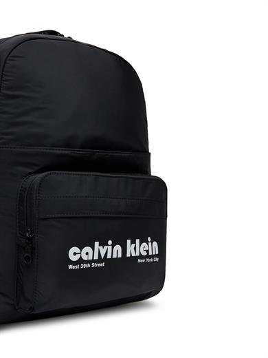 Calvin Klein Erkek Logo Baskılı Fermuarlı Ön Bölmeli Geniş İç Hacimli Siyah Sırt Çantası LV04G3162G-UB1