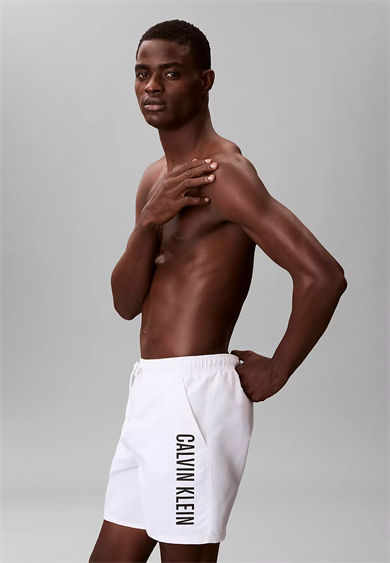 Calvin Klein Erkek Logo Baskılı Hızlı Kuruyan Kumaş Beli Lastikli Beyaz Deniz Şortu LV00N61047-100