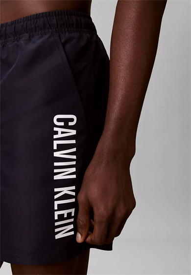 Calvin Klein Erkek Logo Baskılı Hızlı Kuruyan Kumaş Beli Lastikli Lacivert Deniz Şortu LV00N61047-0PP