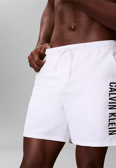Calvin Klein Erkek Logo Baskılı Hızlı Kuruyan Kumaş Beli Lastikli Beyaz Deniz Şortu LV00N61047-100
