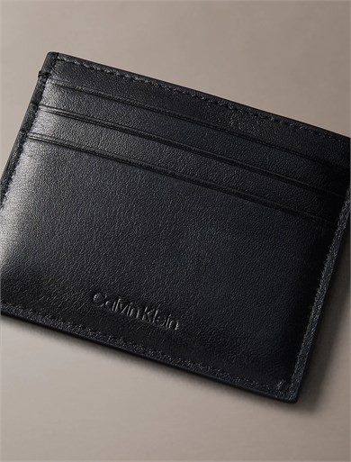 Calvin Klein Erkek Logo Kabartmalı İçi Yün Detaylı Siyah Kartlık LV04D1363G-UB1