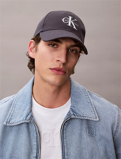 Calvin Klein Erkek Nefes Alabilen Pamuklu Kumaş CK Logolu Ayarlanabilir Metal Tokalı Lacivert Şapka LV04G5004G-CGE