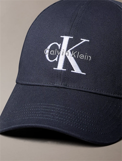 Calvin Klein Erkek Nefes Alabilen Pamuklu Kumaş CK Logolu Ayarlanabilir Metal Tokalı Lacivert Şapka LV04G5004G-CGE