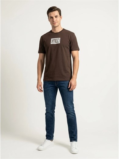 Calvin Klein Erkek Regular Fit Kutu Logo Grafik Baskılı Bisiklet Yaka Kısa Kollu Kahverengi T-Shirt LV04RH818G-WFM