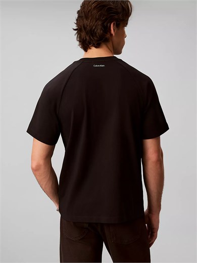 Calvin Klein Erkek Regular Fit Yuvarlak Yakalı Omuzları Şerit Çizgili Kısa Kollu Siyah T-Shirt LV04RH201G-UB1