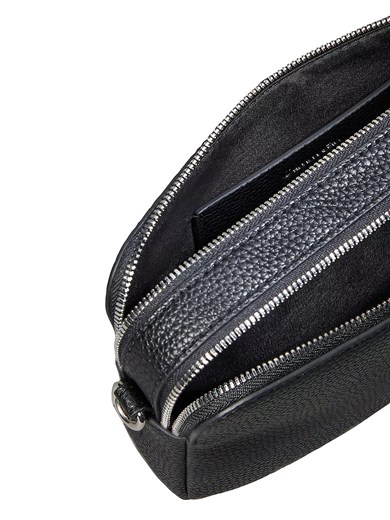 Calvin Klein Kadın Askı Ayarlanabilir Calvin Klein Yazılı Fermuar Kapama Deri Siyah Omuz Çantası LV04F3656G-UB1