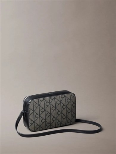 Calvin Klein Kadın Ayarlanabilir Calvin Klein Yazılı Deri Fermuar Kapama Kırmızı Omuz Çantası LV04F3533G-7UL