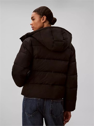 Calvin Klein Kadın Boxy Fit Kısa Boy Su ve Rüzgar İtici Çıkarılabilir Kapüşonlu Siyah Mont LV047H504G-UB1
