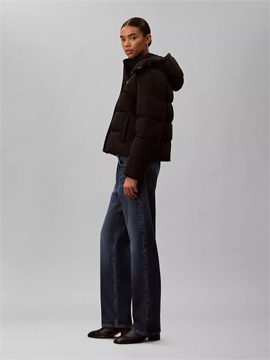 Calvin Klein Kadın Boxy Fit Kısa Boy Su ve Rüzgar İtici Çıkarılabilir Kapüşonlu Siyah Mont LV047H504G-UB1