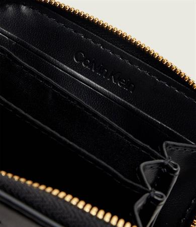 Calvin Klein Kadın CK Desenli Fermuar Kapamalı Kart Bölmeli Siyah Cüzdan LV04F1154G-UB1