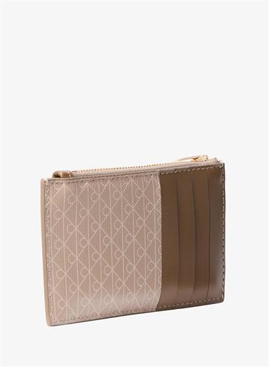 Calvin Klein Kadın CK Desenli Fermuar Kapama Çoklu Kart Bölmeli Bej Cüzdan LV04F1084G-3I6