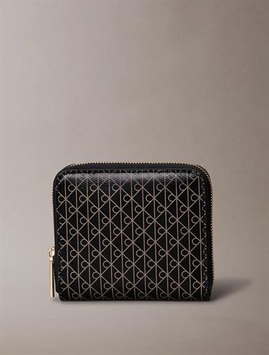 Calvin Klein Kadın CK Monogram Logolu Fermuar Kapamalı Bozuk Para Cepli Ekstra Kart Bölmeli Siyah Cüzdan LV04F1089G-2XA