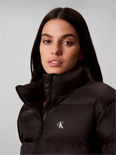 Calvin Klein Kadın Crop Fit Kapitoneli Su İtici Dik Yaka Şişme Siyah Mont LV047H503G-UB1