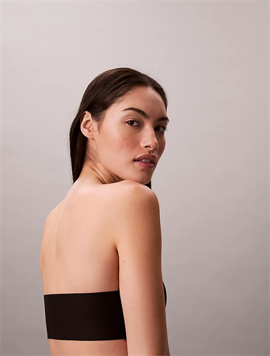 Calvin Klein Kadın Göğsü Saran Ve Muhteşem Biir Push-up Etkisi Yaratan  İçten Destekli Askısız Siyah Sütyen LV00QF8413-UB1
