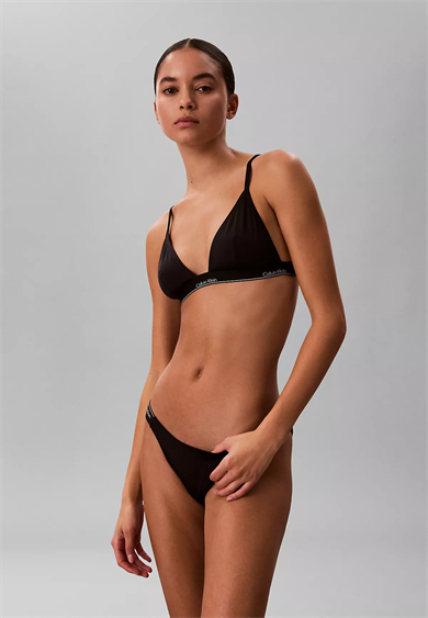 Calvin Klein Kadın İp Askılı Üçgen Gögüs Altı Calvin Yazı Desenli Süngerli Siyah Bikini Üstü LV00Q61208-UB1