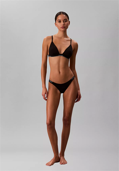Calvin Klein Kadın İp Askılı Üçgen Gögüs Altı Calvin Yazı Desenli Süngerli Siyah Bikini Üstü LV00Q61208-UB1