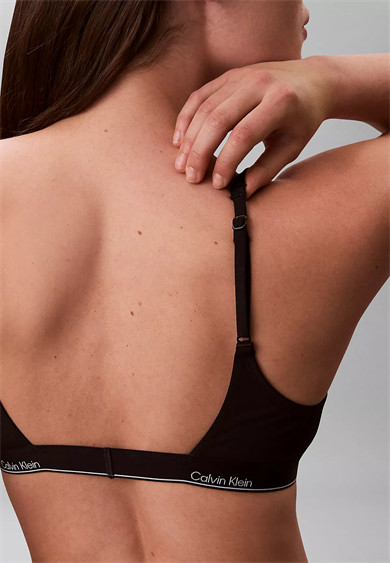 Calvin Klein Kadın Kalın Askı CK Yazı Desenler Slim fit Süngerli Siyah Bikini Üstü LV00Q61207-UB1