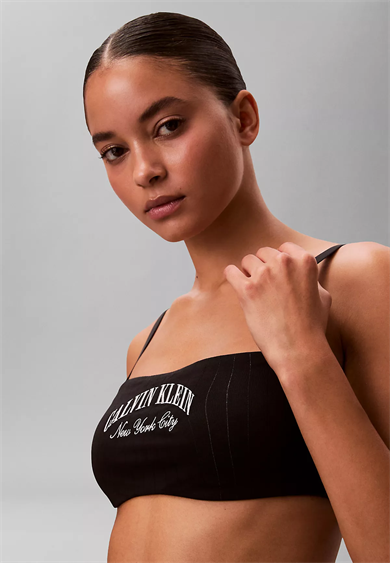 Calvin Klein Kadın Logo Detaylı Straplez Yakalı Crop Siyah Sütyen LV00QF8710-UB1