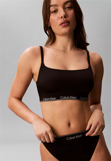 Calvin Klein Kadın Logo İmzalı Elastik Bel Bantlı Brezilya Kesimi Siyah Bikini Altı LV00Q61131-UB1
