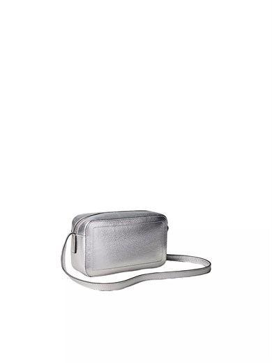 Calvin Klein Kadın Metalik Suni Deri Monogram Logolu Ayarlanabilir Çapraz Askılı Fermuarlı Gümüş Çanta LV04F3896G-3JH