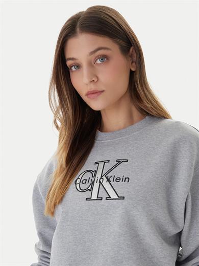 Calvin Klein Kadın Normal Kalıp Pamuklu Logo İşlemeli Uzun Kollu Gri Sweatshirt LV047E825G-P79