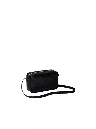 Calvin Klein Kadın Parlak Dokulu Monogram Logolu Ayarlanabilir Çapraz Askılı Fermuarlı Siyah Çanta LV04F3685G-UB1