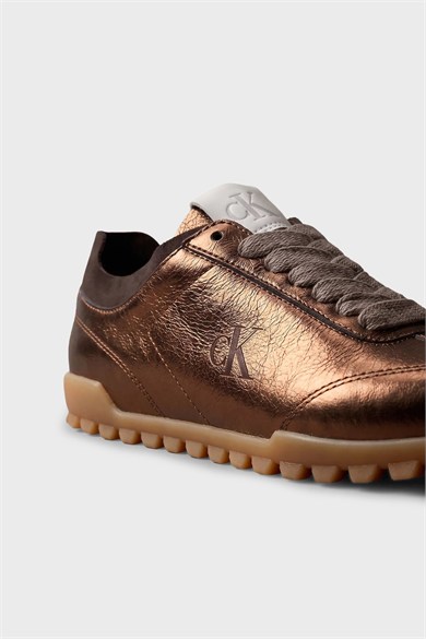 Calvin Klein Kadın Parlak Folyo Kaplama Deri Monogram Logolu Yedek Bağcıklı Kahverengi Sneaker HW0HW03305-02N
