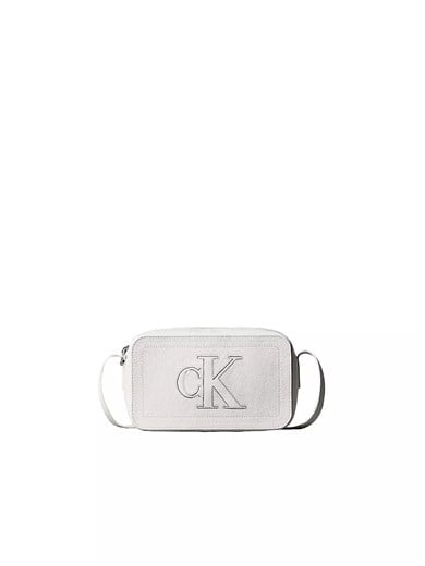 Calvin Klein Calvin Klein Kadın Parlak Dokulu Monogram Logolu Ayarlanabilir Çapraz Askılı Fermuarlı Beyaz Çanta LV04F3685G-4LX