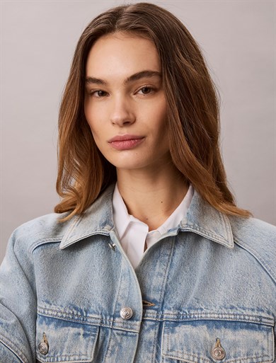 Calvin Klein Kadın Rahat Kesim Cep Detaylı Uzun Kollu Denim Mavi Ceket LV047G726G-YP3