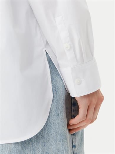 Calvin Klein Kadın Rahat Kalıp Cep Detaylı Pamuklu Uzun Kollu Beyaz Gömlek LV047C143G-YAA