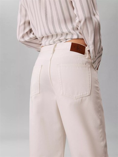 Calvin Klein Kadın Rahat Kesim Geniş Paçalı Pamuklu Denim Beyaz Jeans LV047F742G-ASN