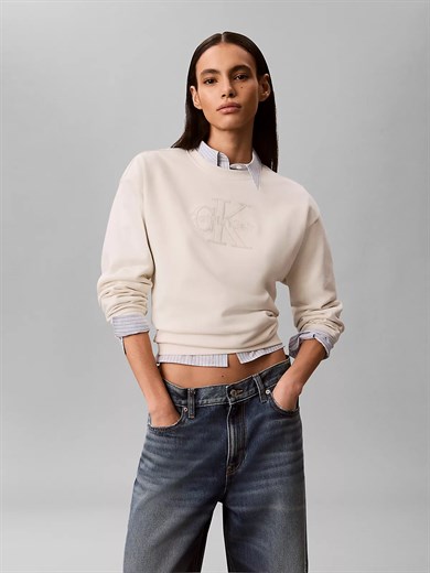 Calvin Klein Kadın Rahat Kesim CK Logo İşlemeli Yuvarlak Yakalı Uzun Kollu Ekru Sweatshirt LV047G820G-YAS