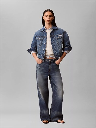 Calvin Klein Kadın Rahat Kesim CK Logo İşlemeli Yuvarlak Yakalı Uzun Kollu Ekru Sweatshirt LV047G820G-YAS