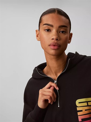Calvin Klein Kadın Rahat Kalıp Yarım Fermuarlı Kapüşonlu Uzun Kollu Crop Siyah Sweatshirt LV047G291G-UB1