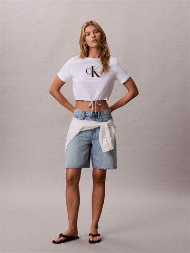 Calvin Klein Kadın Rahat Kesim Esnek Pamuklu Örme KumaşCK Logo Detaylı Kısa Kollu Crop Beyaz T-Shirt LV047G288G-YAF